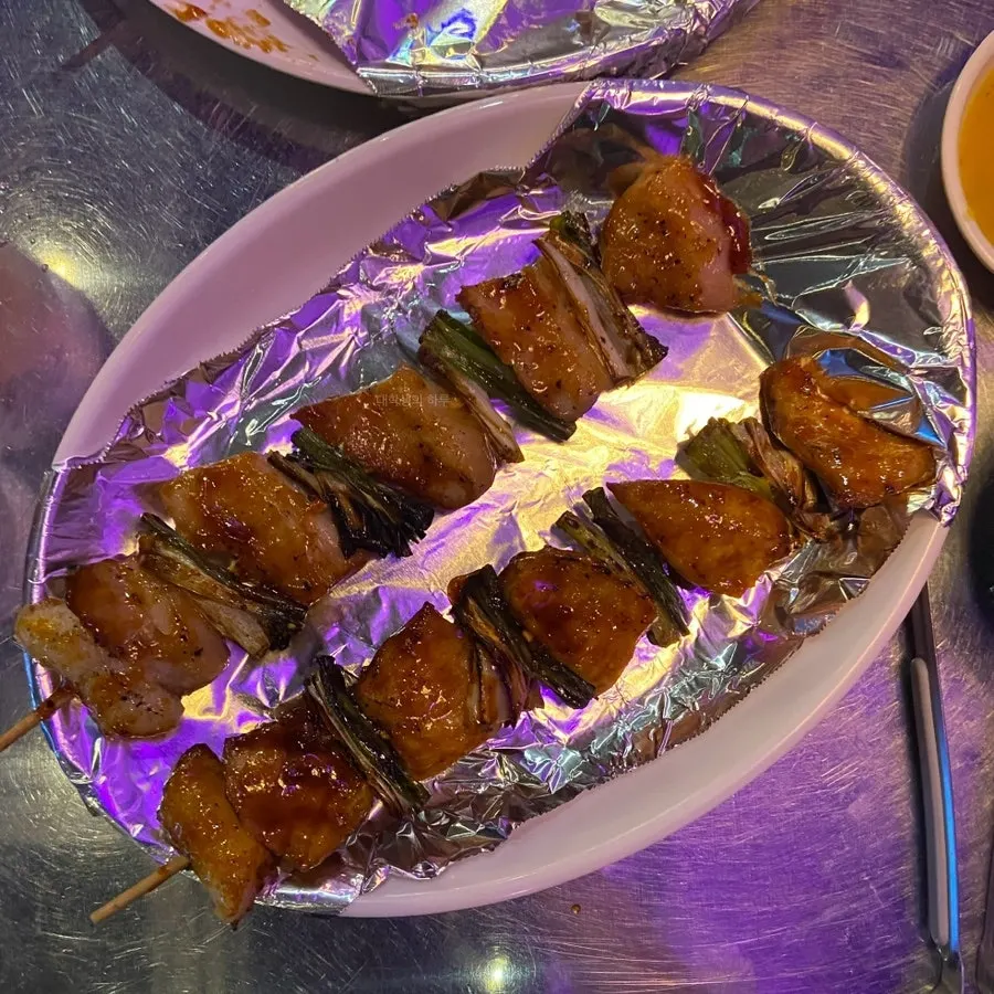 Bite-sized pork jowl skewers