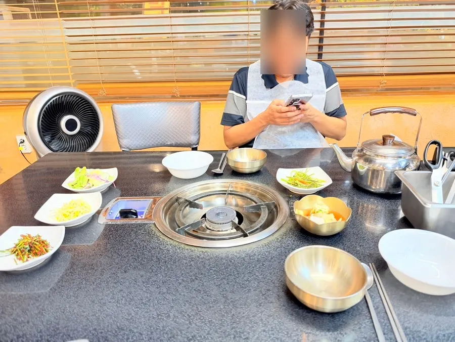 나박김치 부추무침 콩나물 등 기본 반찬