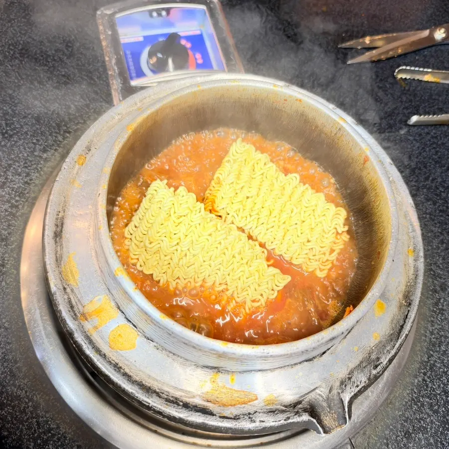 김치찌개에 추가한 라면사리