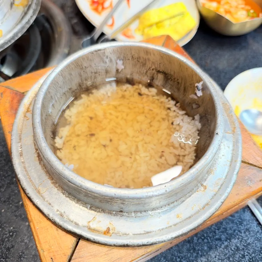 솥밥 한 공기와 찌개 한 숟갈