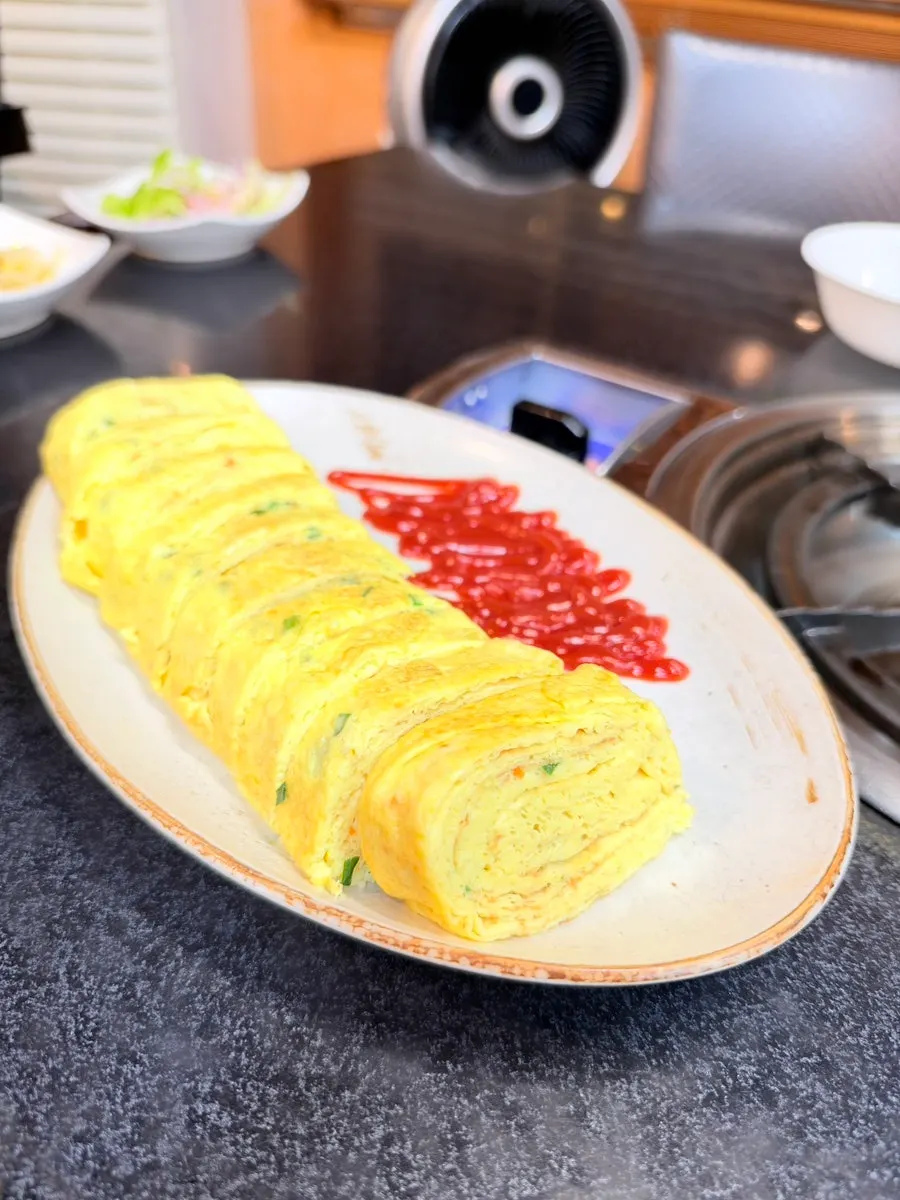 솥밥과 갈비 김치찌개 세트 구성