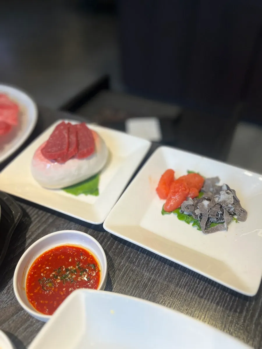 Hanwoo ugeoji soup included in the table setting