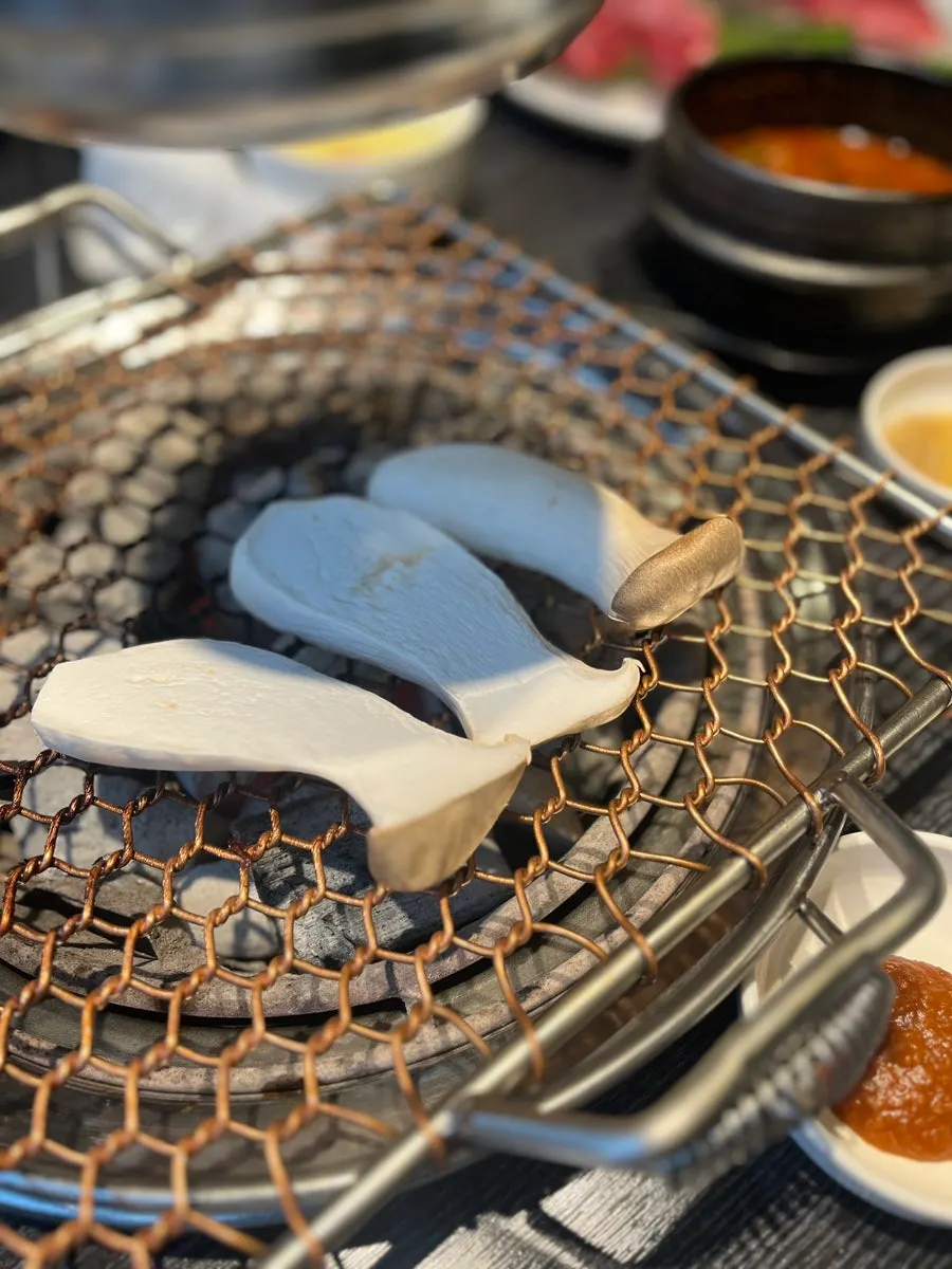 A plate with grilled pollock roe and hanwoo