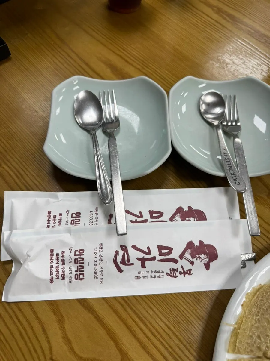 Table setting with kids' chopsticks included