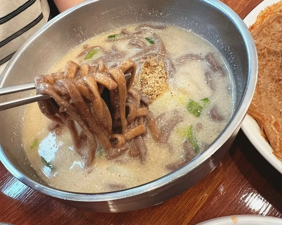 들깨메밀칼국수 한 그릇