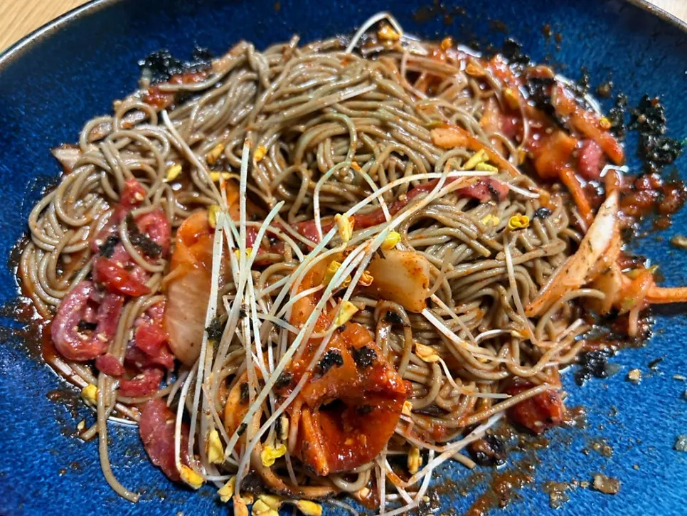 Texture of easily snapping buckwheat noodles