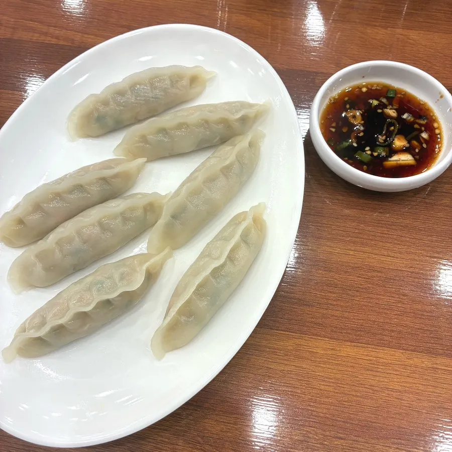 열무김치 한 접시 가까이 본 모습