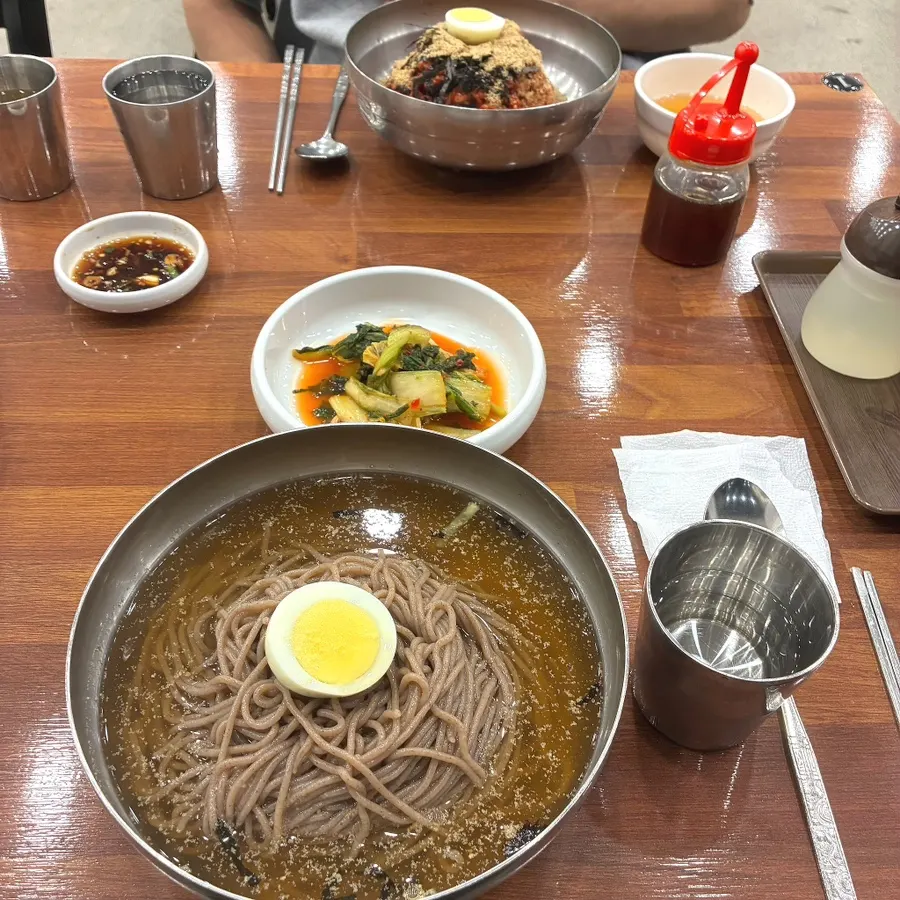 속이 꽉 찬 새우만두 단면