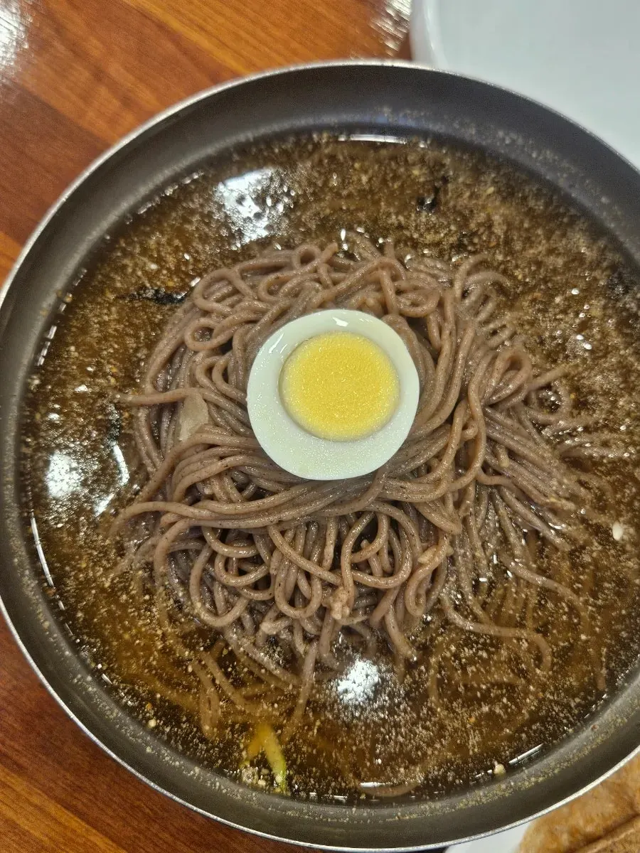 시원한 육수의 물막국수