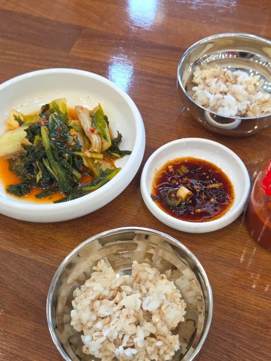 기본 찬으로 나온 열무김치
