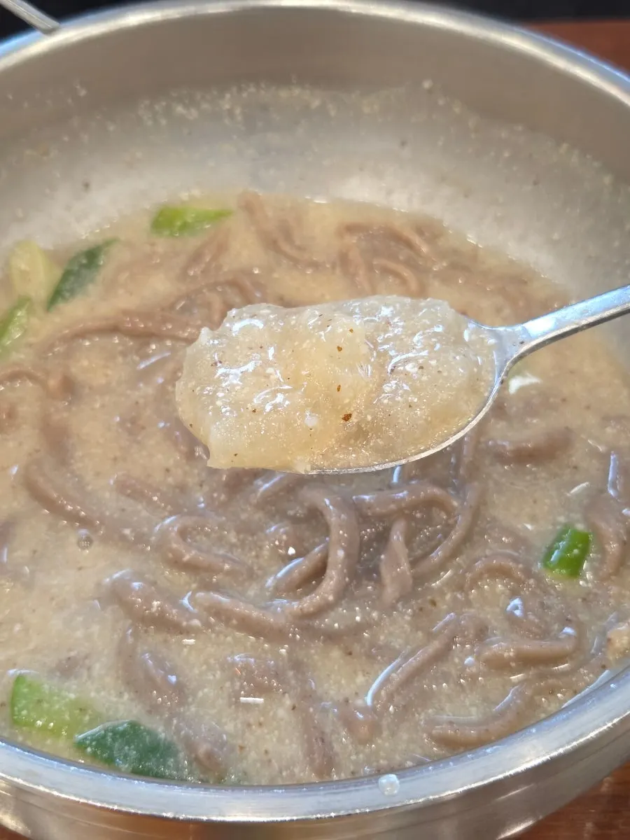 칼국수 속 쫀득한 감자 옹심이