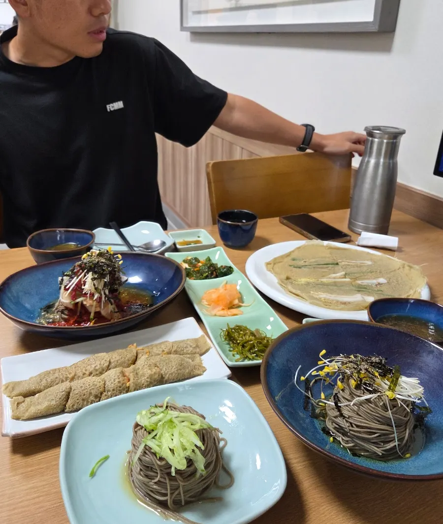 A bowl of Bongpyeong Memil Migayeon's 100% buckwheat makguksu