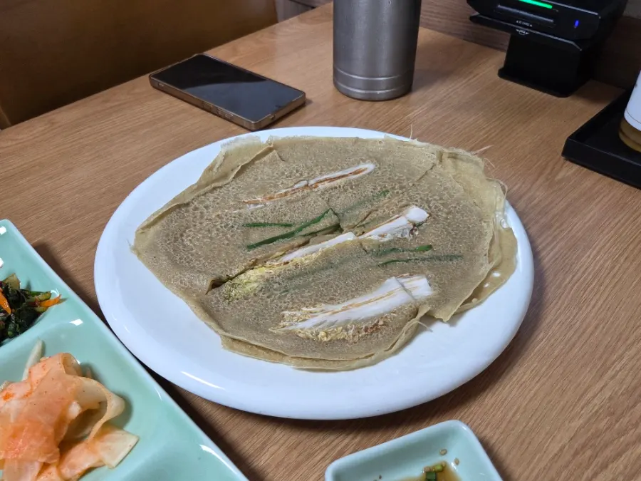 Thin memil-jeon and memil-jeonbyeong side dishes