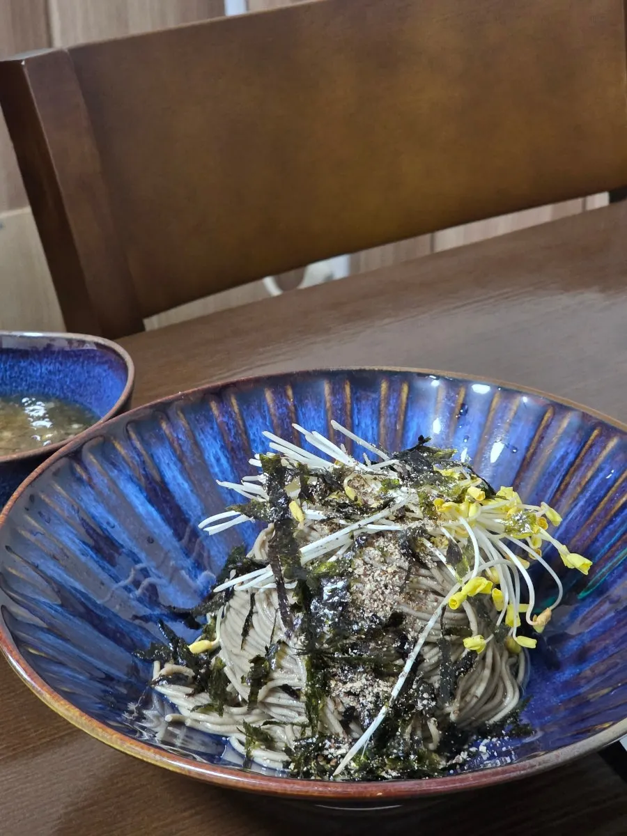 A bowl of Migayeon mul makguksu