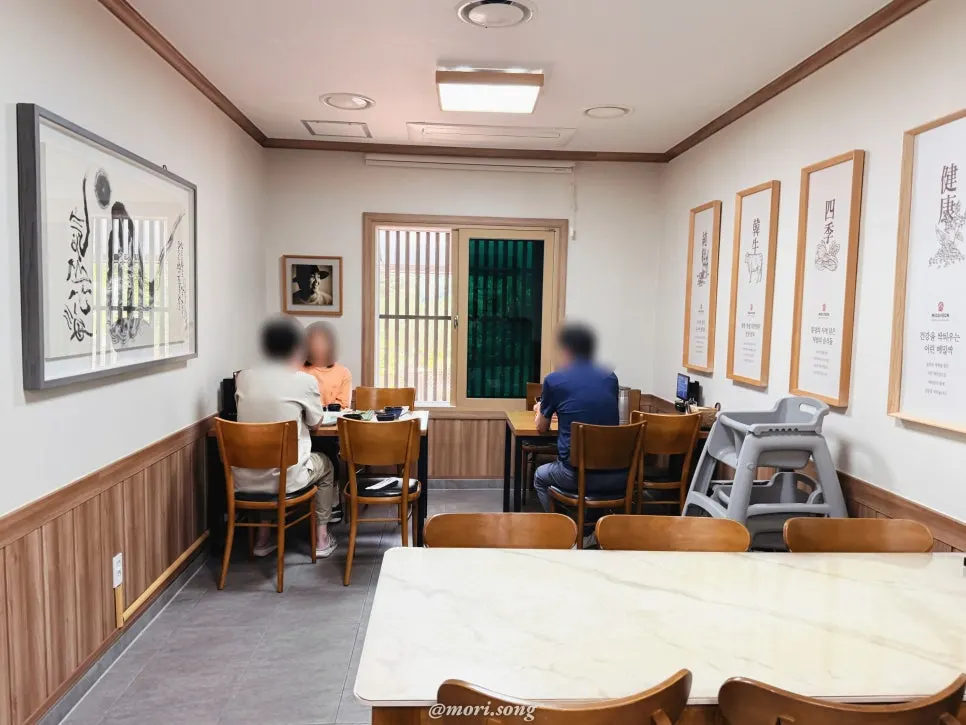 Room seating suitable for groups at Bongpyeong Memil Migayeon