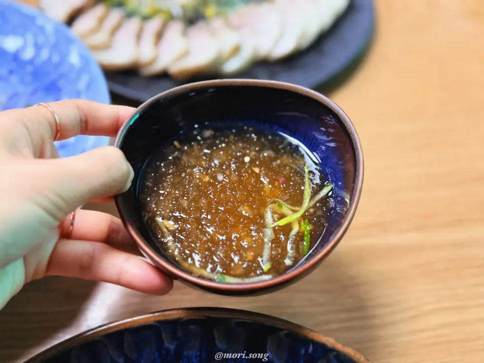 Buckwheat noodle broth served separately
