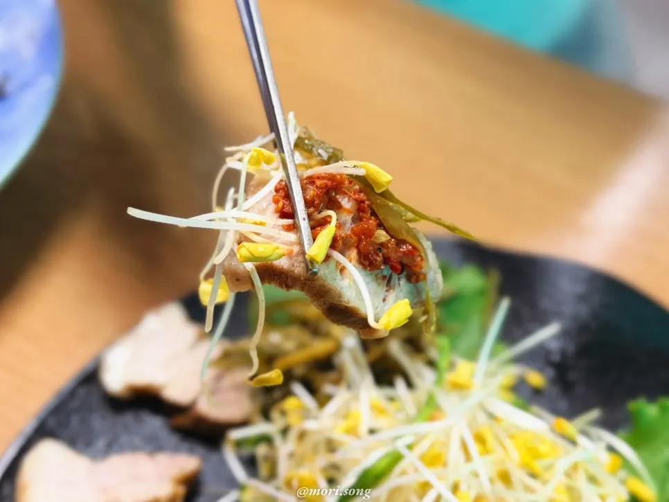 Memil-ssak suyuk with a balanced ratio of lean meat and fat