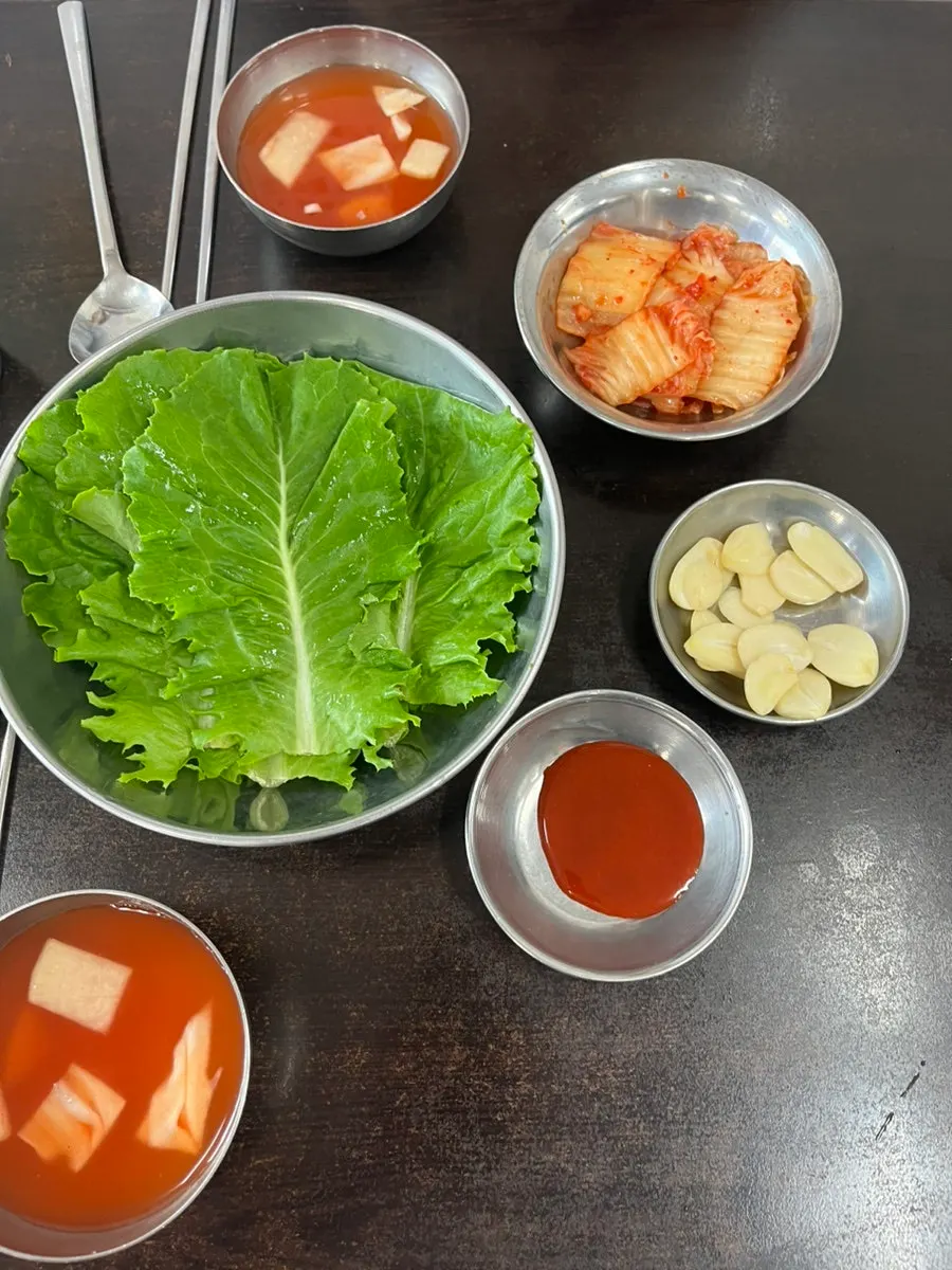 Side dishes with pickled radish and sauce