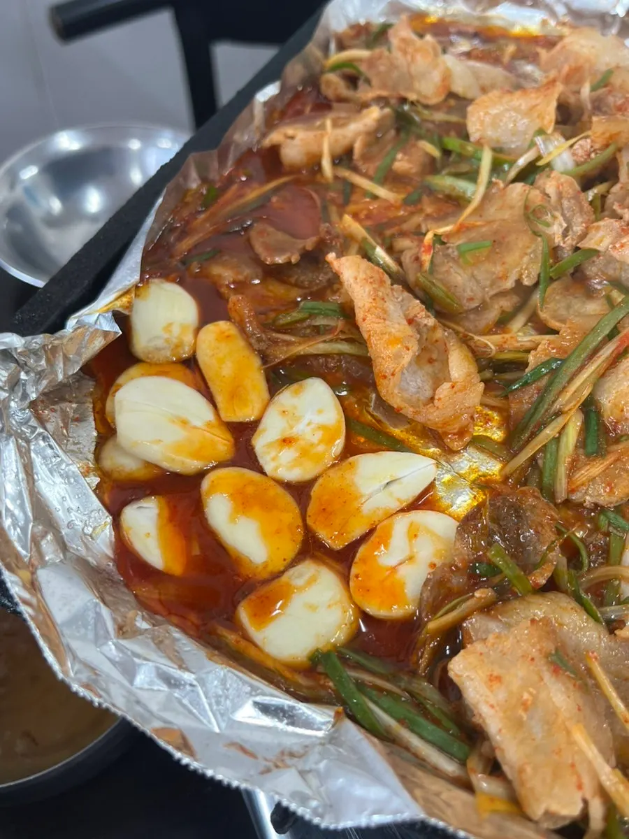 A piece of meat loaded with pajeori