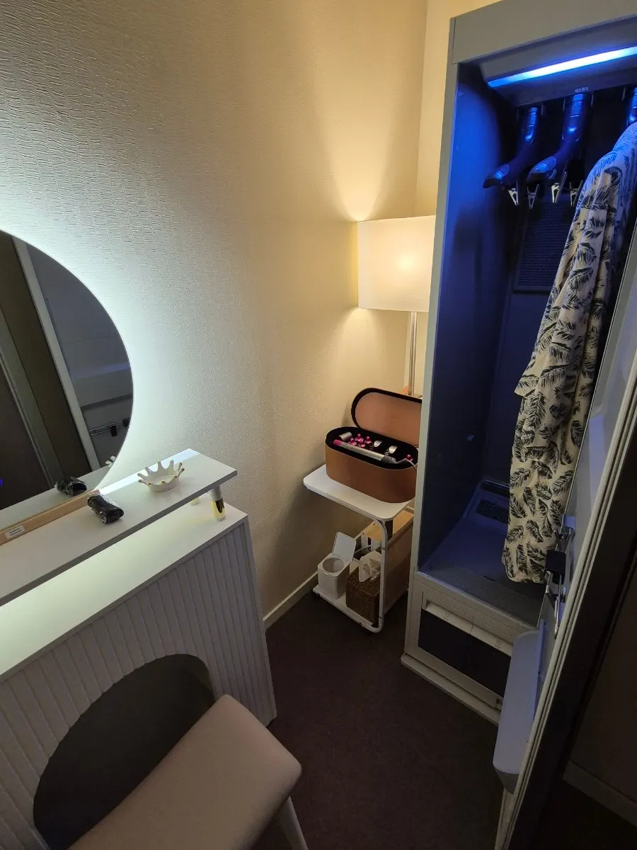 Changing room at Bonmi Studio with a clothes steamer