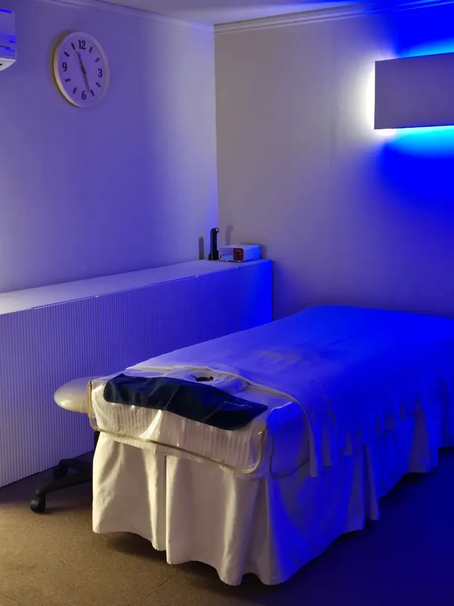 Abdominal care performed while lying face up