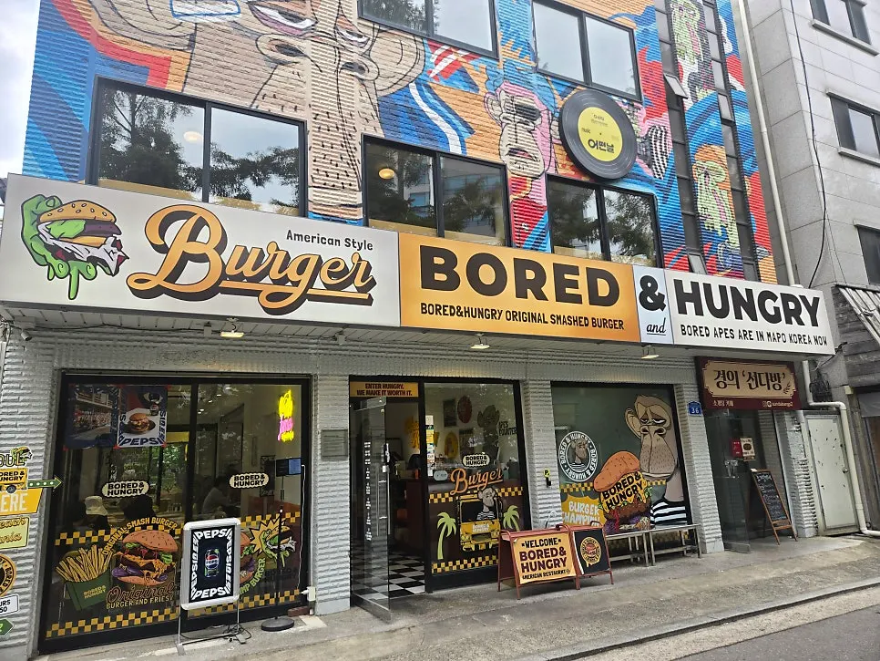 Exterior graphics of the burger restaurant next to Gyeongui Line Forest Park