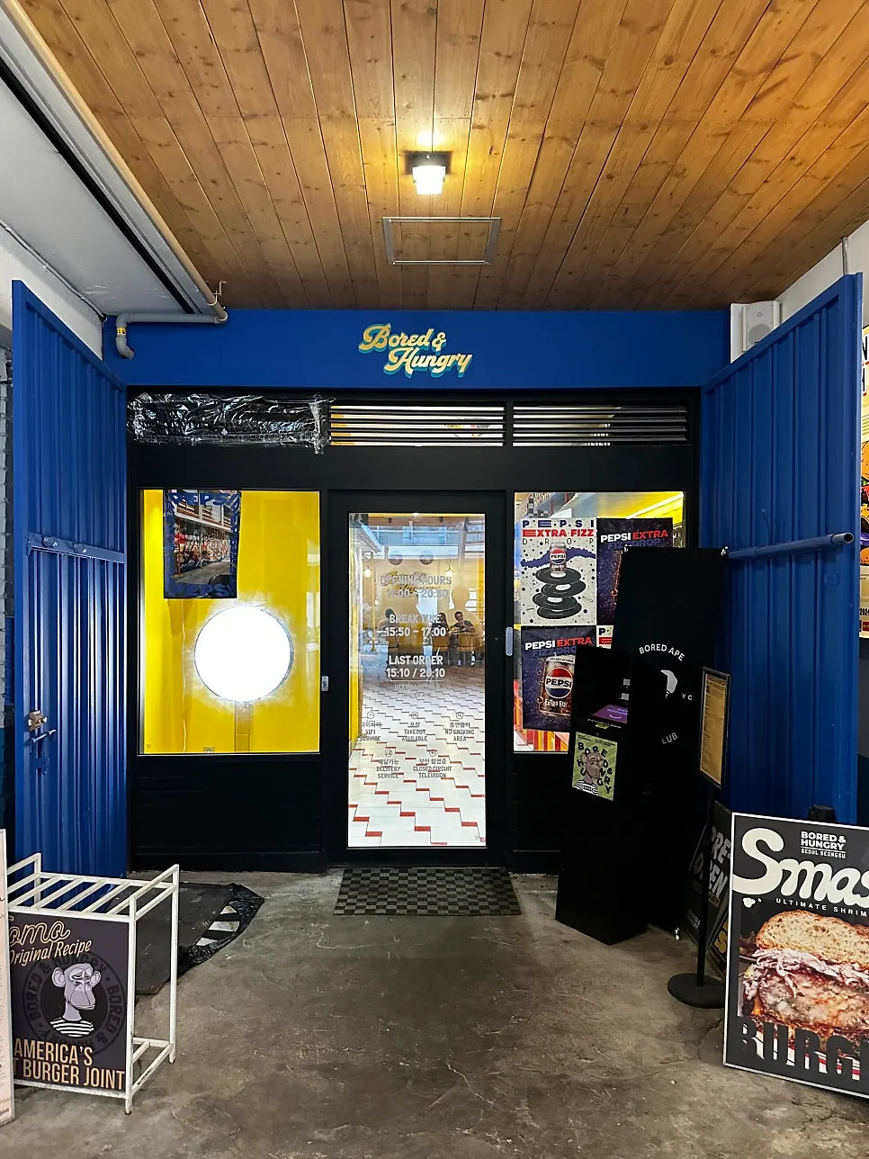 Hours posted at the entrance and the waiting registration kiosk