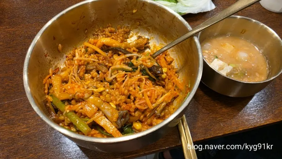 식사를 마친 보리옥 본점 테이블