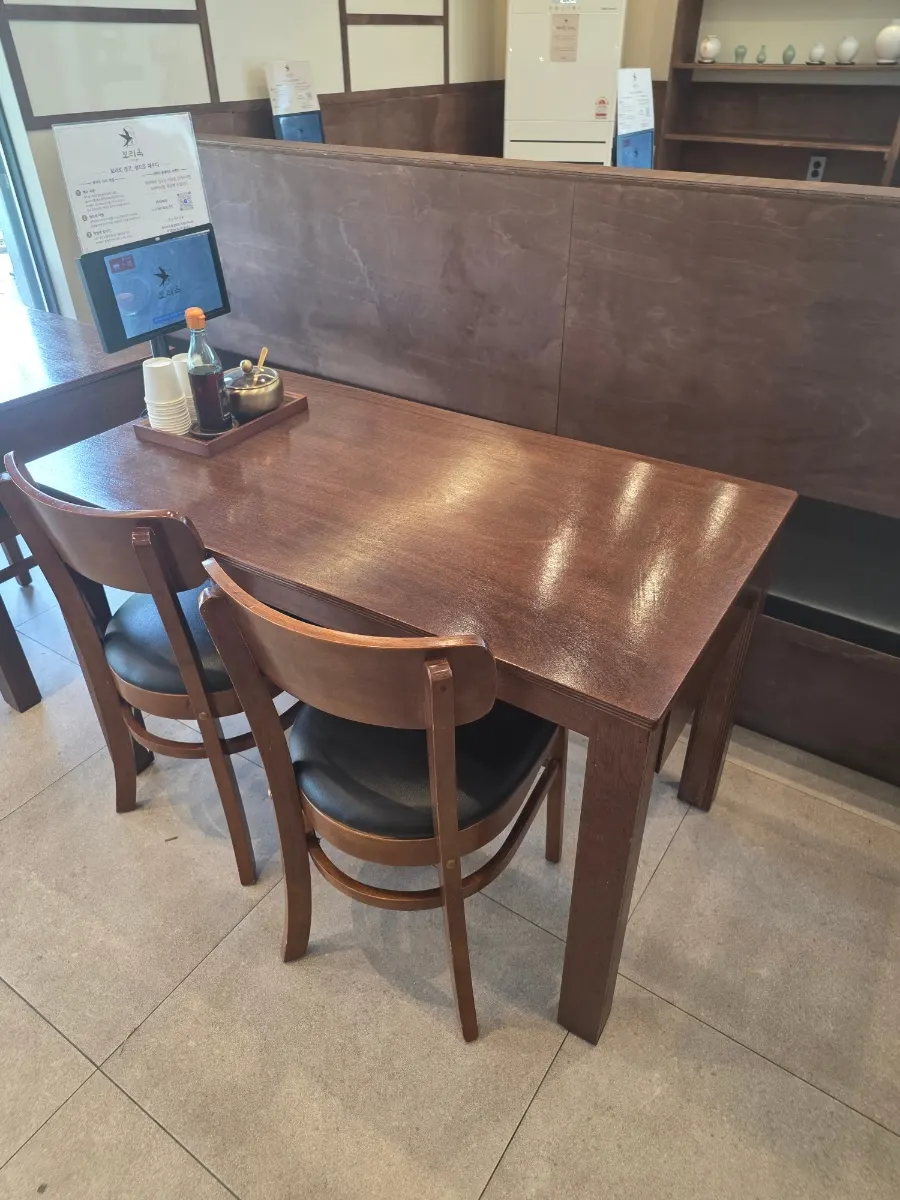 The spacious dining area inside Boriook Main Branch