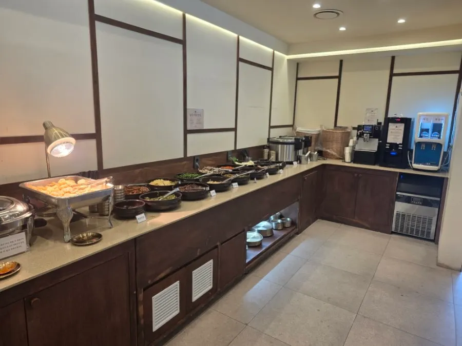 Ordering the barley rice set and mackerel set via table order