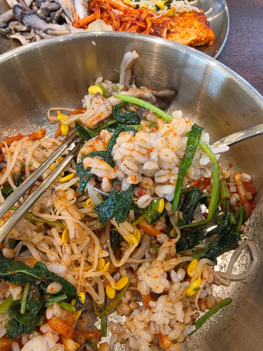 Barley rice mixed with sesame oil and gochujang