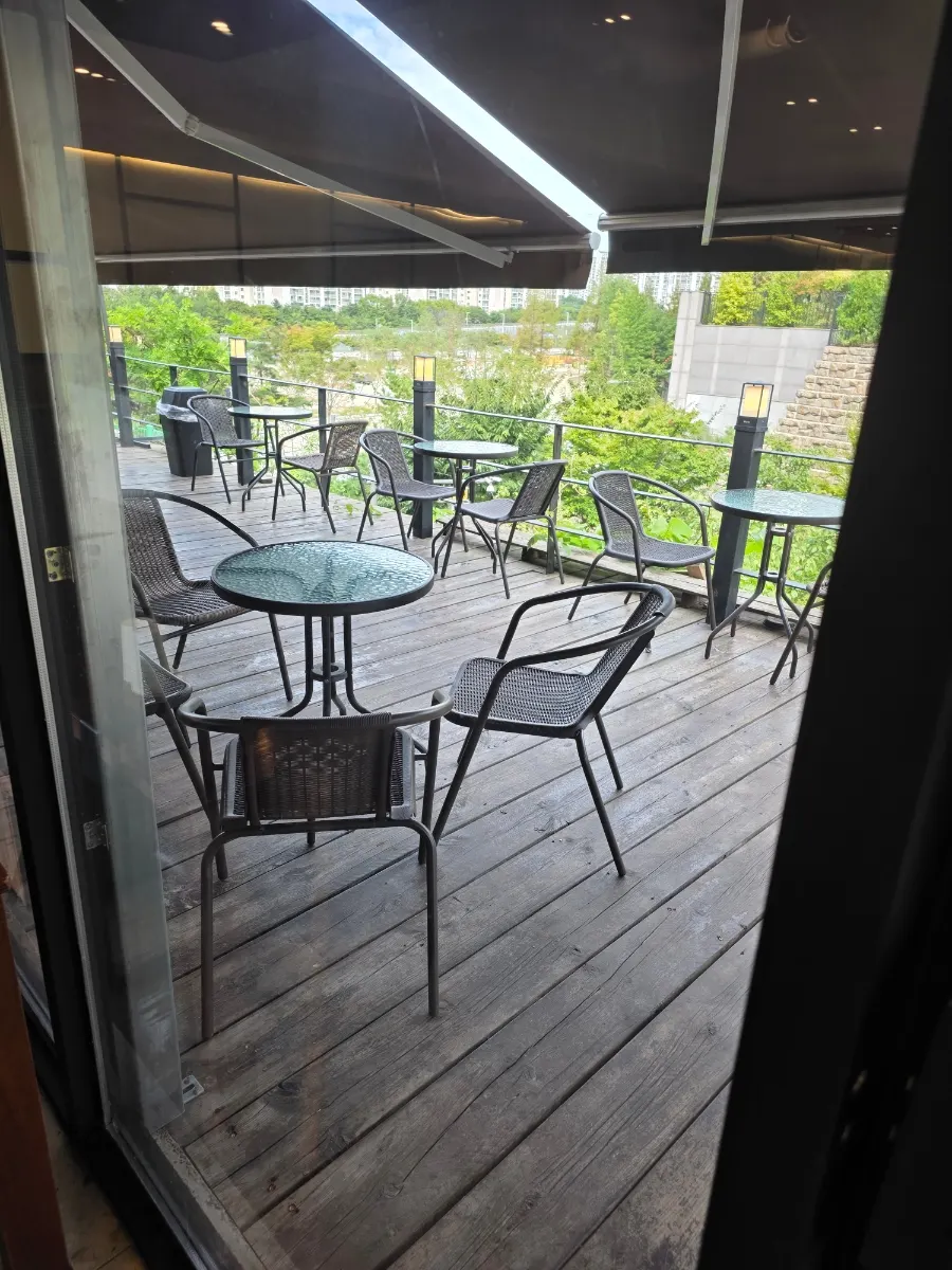 The fully cleared table at Boriook Main Branch