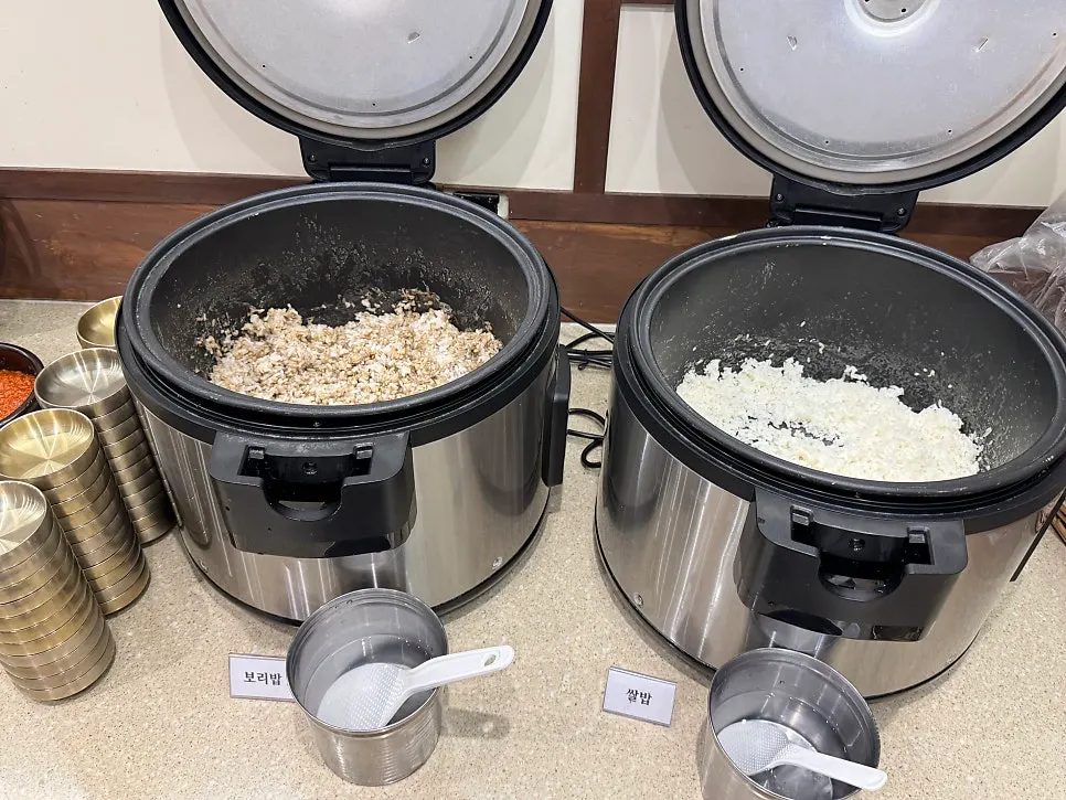 Rice cookers with barley rice and white rice at the self-serve bar