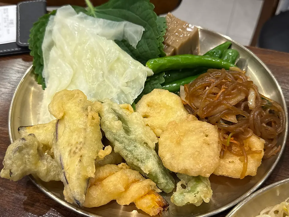 Plate of assorted namul brought over for bibimbap