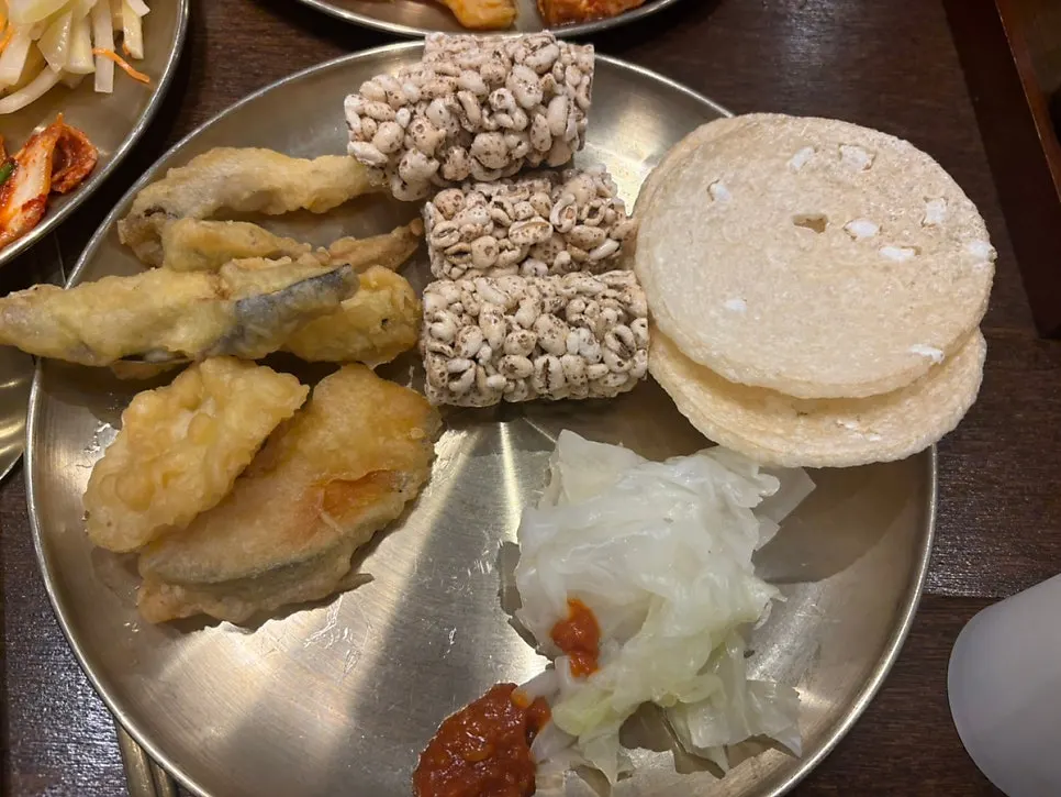 살을 발라낸 촉촉한 고등어구이 속살