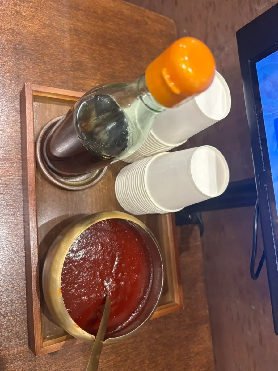 나물을 올려 만든 보리비빔밥 그릇