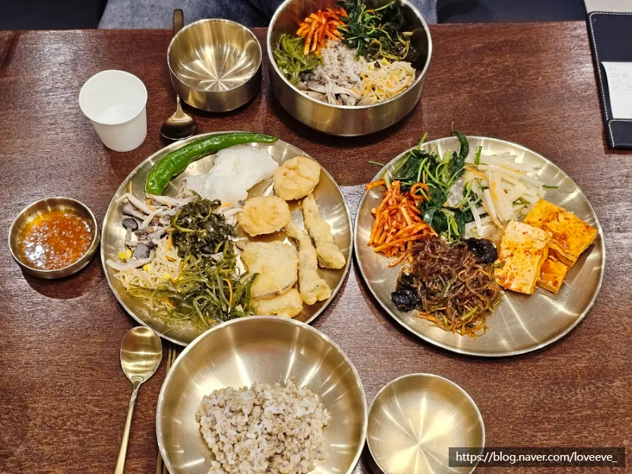 셀프바에서 퍼 온 나물 반찬 한 상