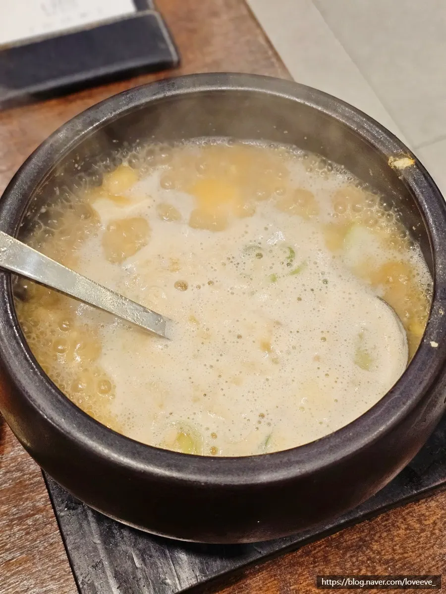 뚝배기에 나온 보리옥 된장찌개