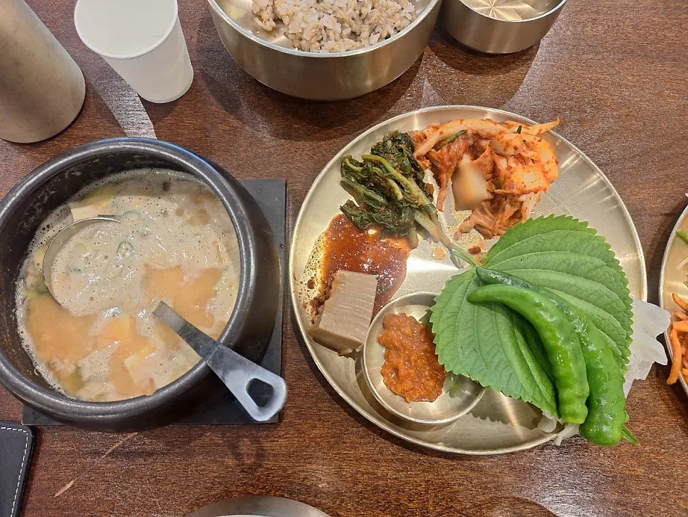 A plate with 8 kinds of namul