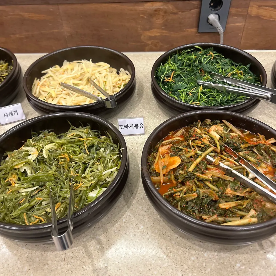 View of Boriook's unlimited self-serve buffet corner