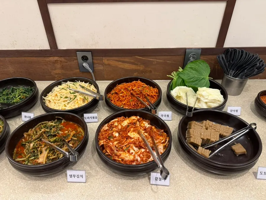 Boriook's self-serve bar lined with namul and Korean side dishes