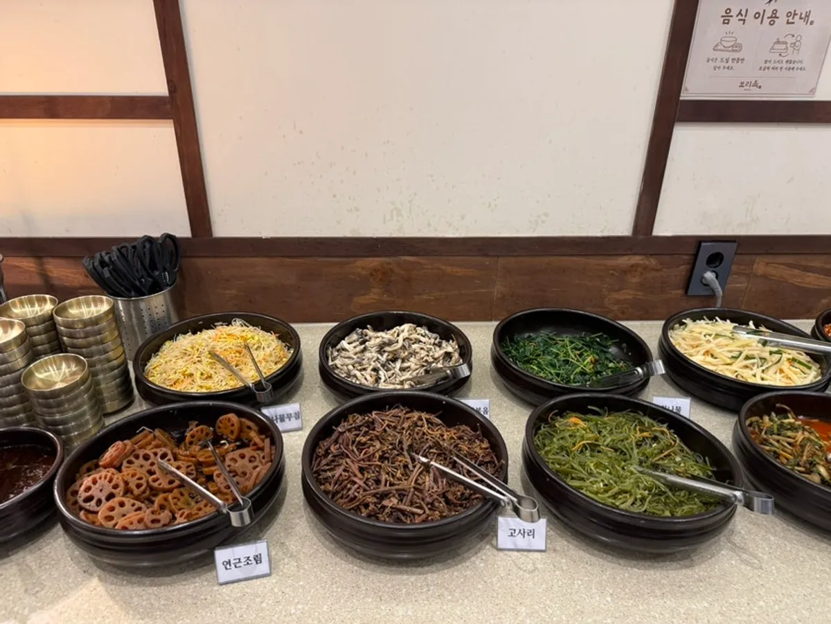Full view of the neatly organized side dish counter at Boriook Main Branch