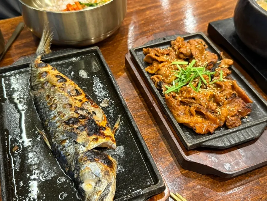 A full spread of the mackerel set and grilled gochujang pork set
