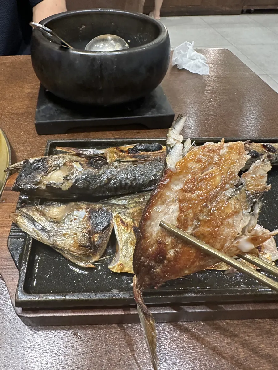 Mackerel flesh placed over rice