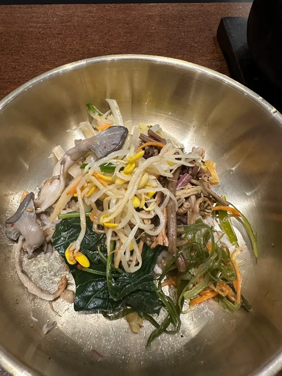 Bibimbap paired with grilled mackerel