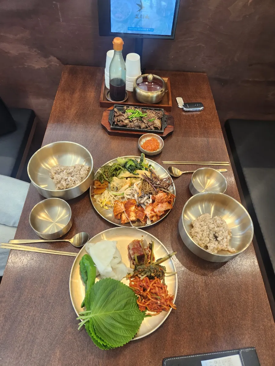 Namul and kimchi side dishes plated up