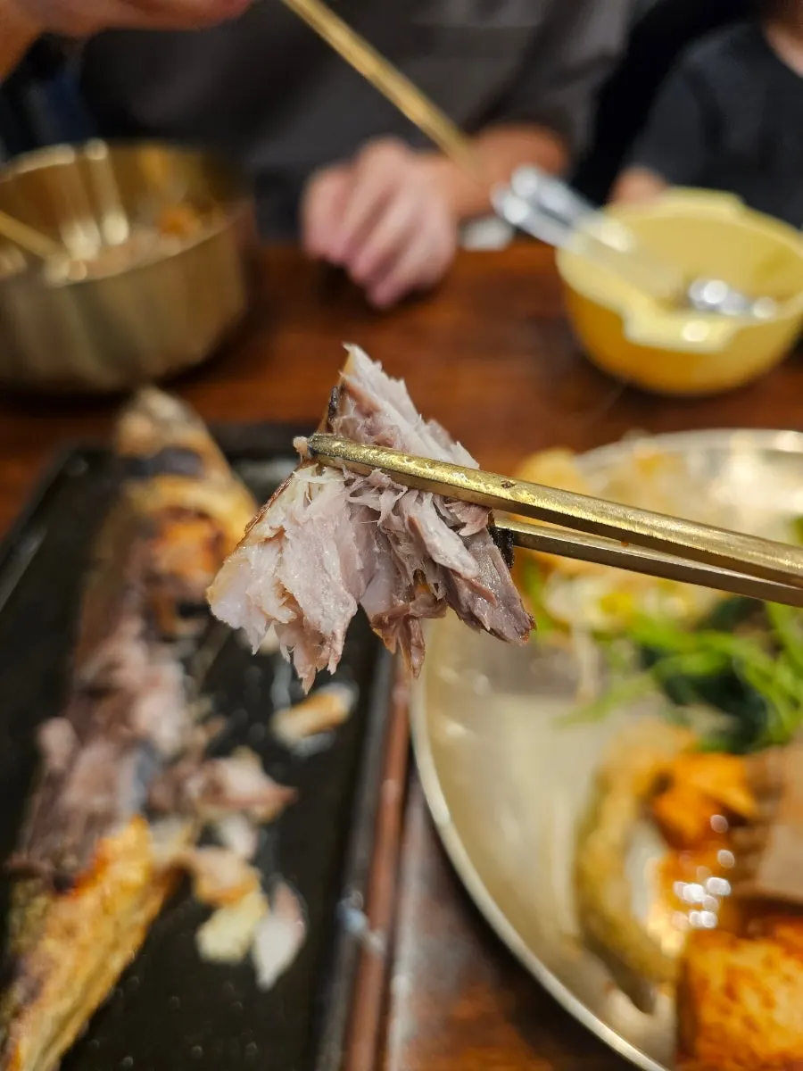 半身で出てきたサバの塩焼き
