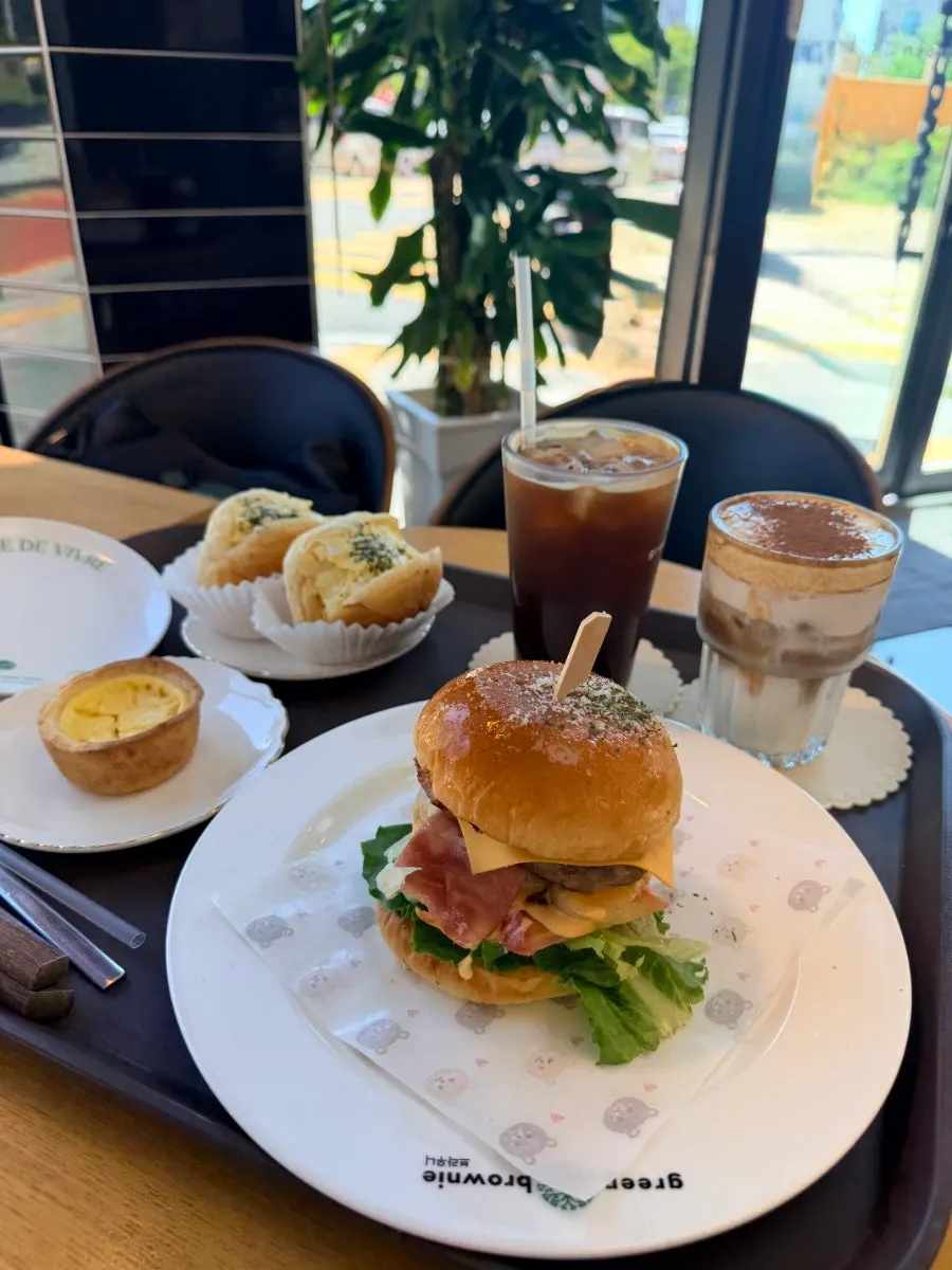 Handmade hamburger set and latte order