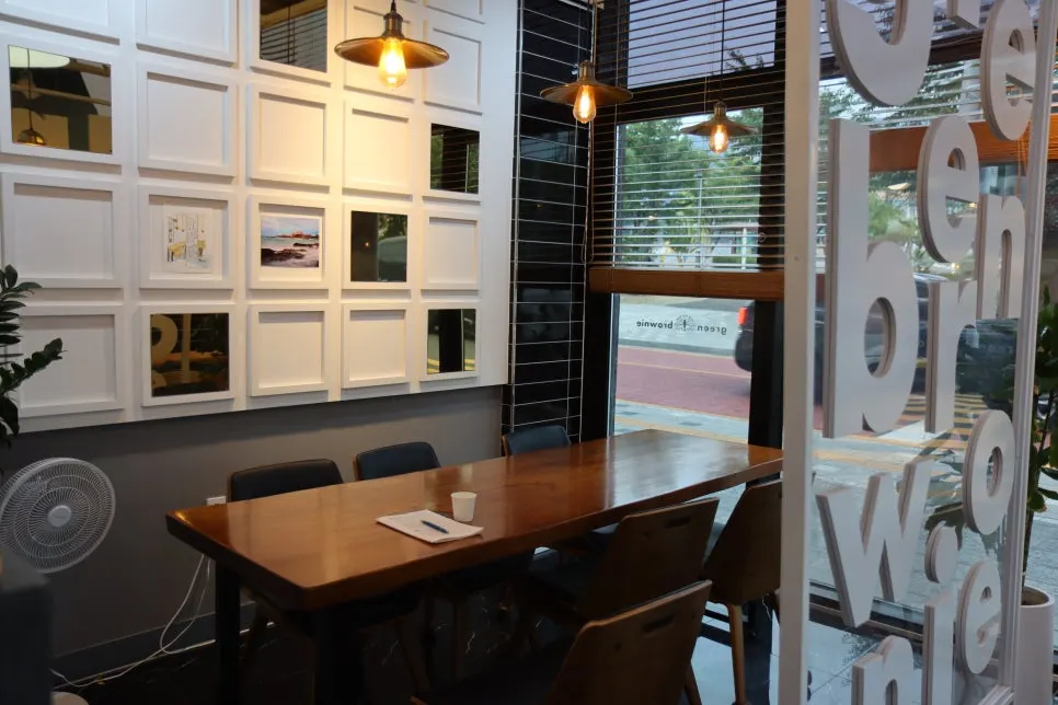 Group table seating good for larger parties
