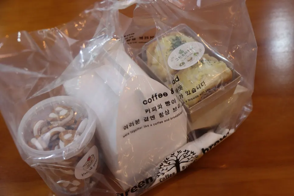 Packed sandwiches and desserts in takeout bags